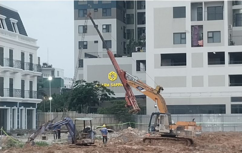 Kỹ sư kiểm tra độ lún nén tĩnh cọc khoan nhồi