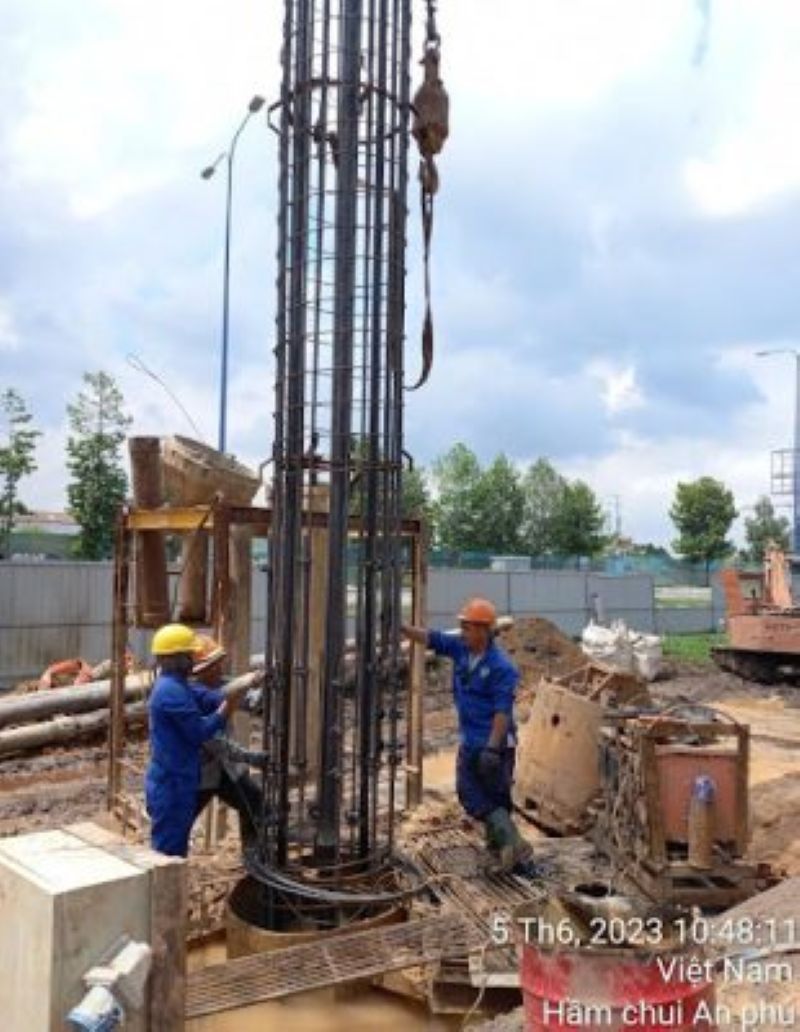  Máy thi công cọc khoan nhồi mini định vị tim cọc